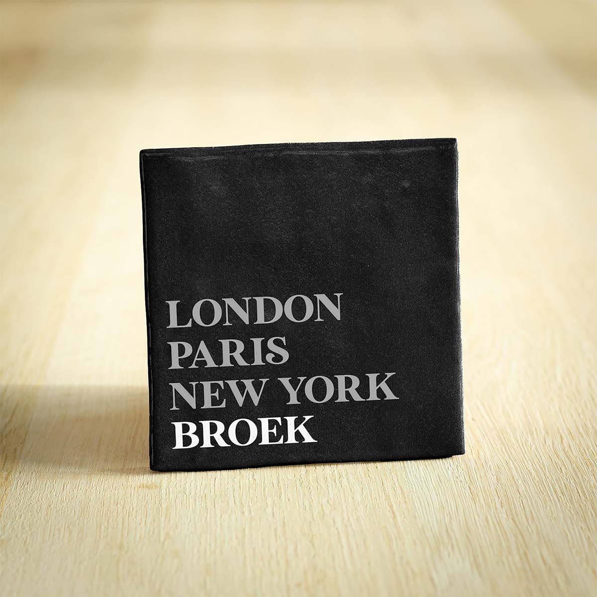 Alternative view of Tegel Broek - Friesland | London - Paris - New York